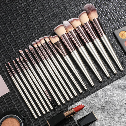 Pink 18-Piece Makeup Brush Set - Professional Synthetic Fiber Brushes with Wooden Handles for Flawless Beauty